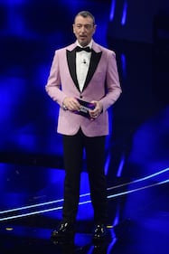 Sanremo 2024: ecco il look della quarta serata del Festival di conduttore, co-conduttrice e ospiti 1