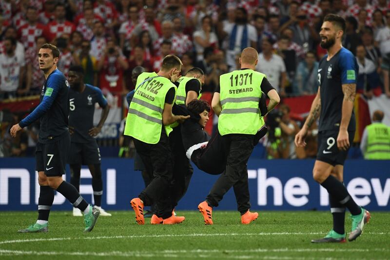 Invasione di campo durante la finale dei Mondiali 8