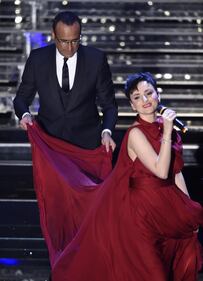 La scollatura di Arisa e il vestito senza reggiseno  3