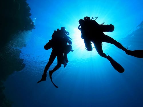 Ischia, recuperati corpi dei sub morti nella grotta: "Antonio ha dato le sue bombole alla ragazza"