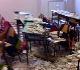 Ostuni, crolla soffitto a scuola 3