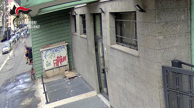 Scooter rubati, botte, furti: così derubavano i ragazzini davanti ai locali di Milano 6