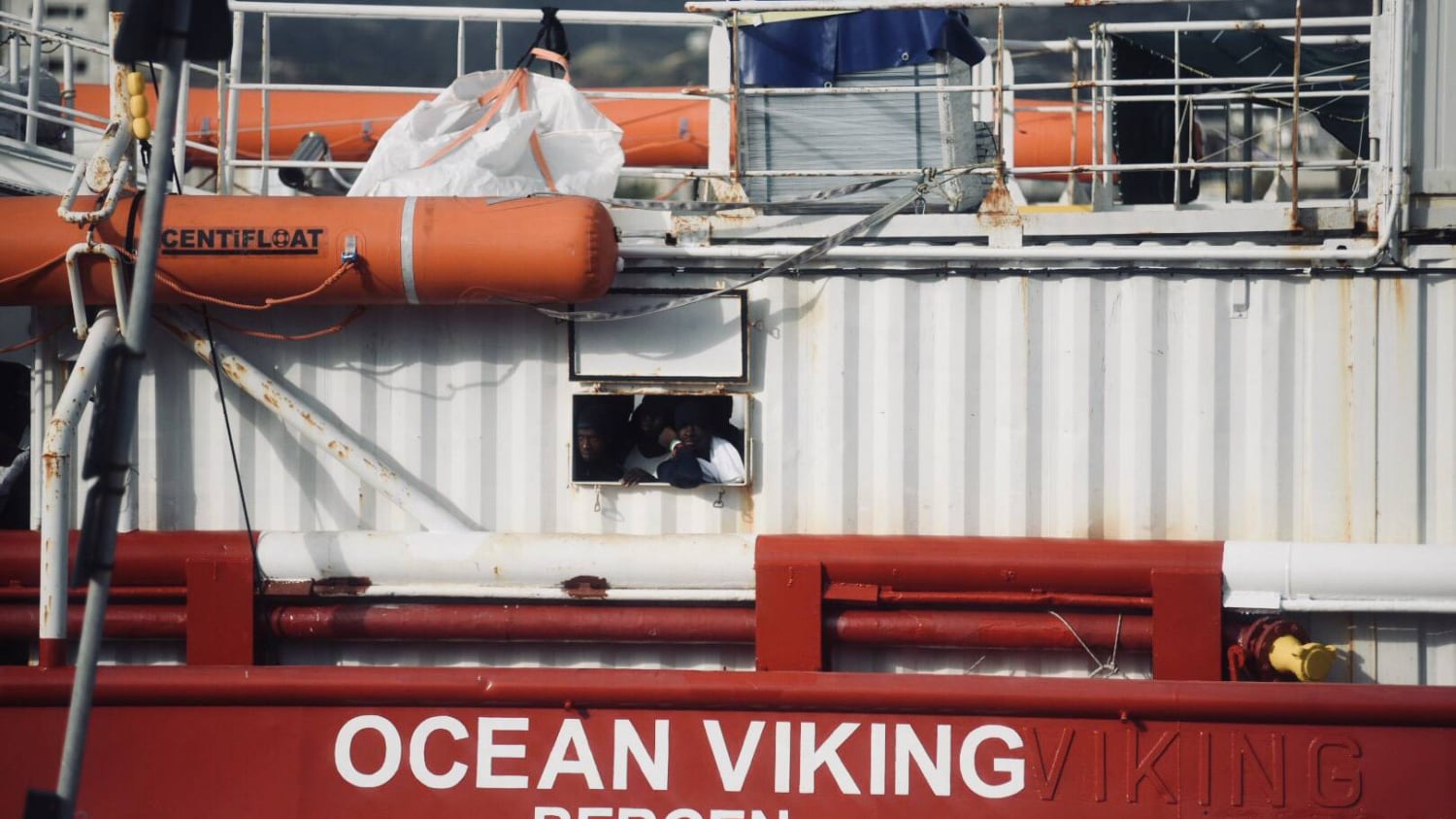 Migranti, Ocean Viking verso Taranto. E Salvini attacca il governo
