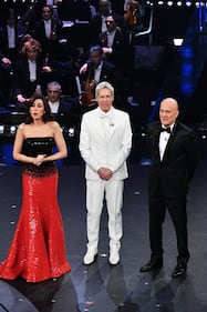 Sanremo, la conduzione a tre tra musica e imprevisti 3