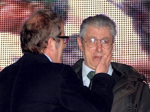 Bossi attacca Maroni: "Ha il culo largo per più poltrone"