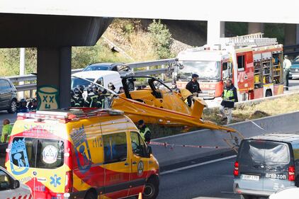 Elicottero si schianta su un'autostrada a Madrid, tre feriti: le immagini dei soccorsi 3