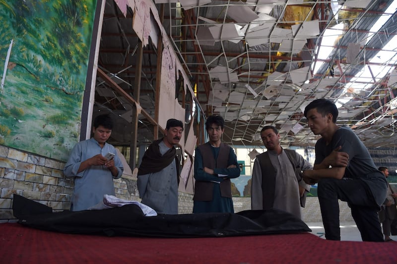 Kabul, attacco kamikaze al matrimonio: 63 morti e centinaia di feriti 6
