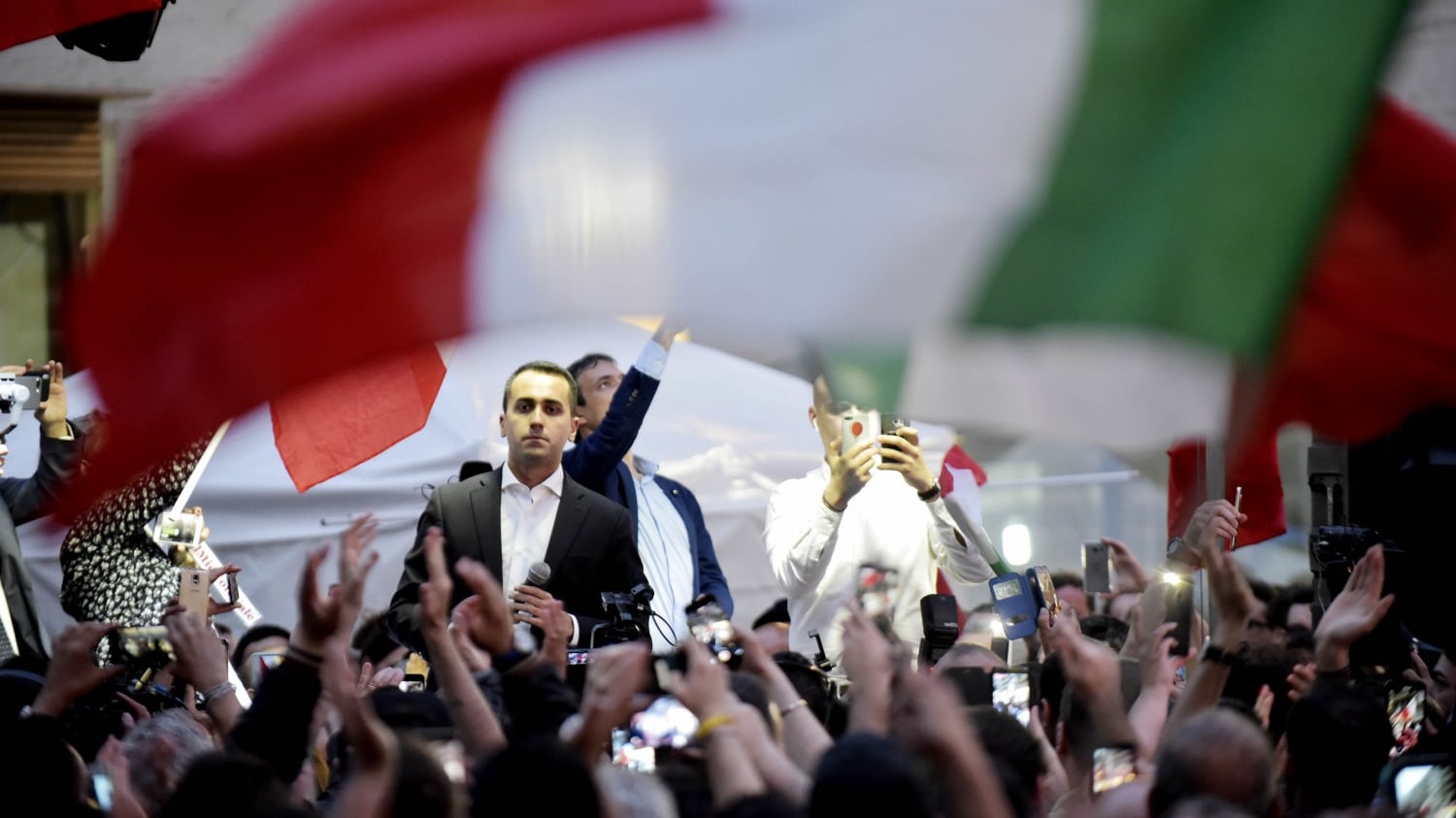 Canti e applausi ritmati: gli antisistema di M5s sono già la nuova casta