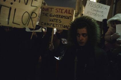 Romeni in piazza contro la corruzione 13