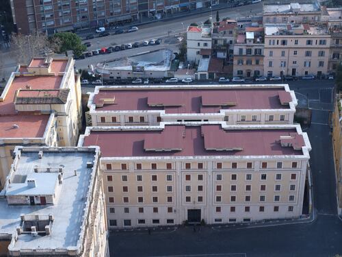 Cardinal Bertone, lo scandalo dell'attico arriva in tribunale
