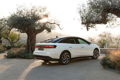 Volkwagen ID.7: guarda le foto 13