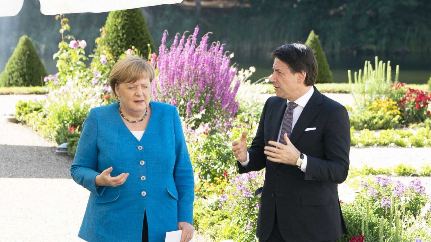 Pacca sulle spalle della Merkel a Conte. Ma sul Recovery Fund l'intesa è lontana