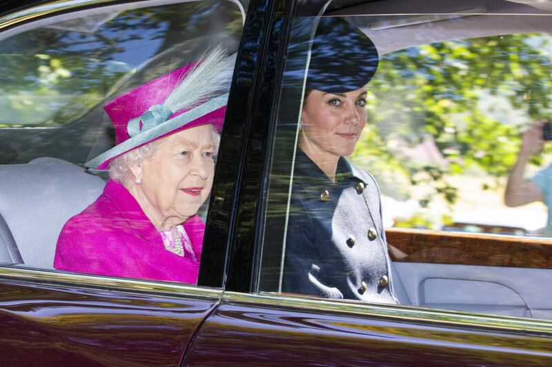 Regina Elisabetta II, stile senza tempo in foto 7