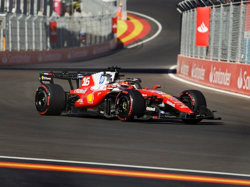 Kimi vola, ma occhio alla Rossa e a quei muri