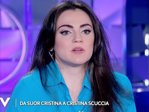 L'amore, il piercing, la maternità: le rivelazioni dell'ex suor Cristina