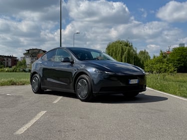 Tesla Model Y Standard: guarda tutte le foto 1