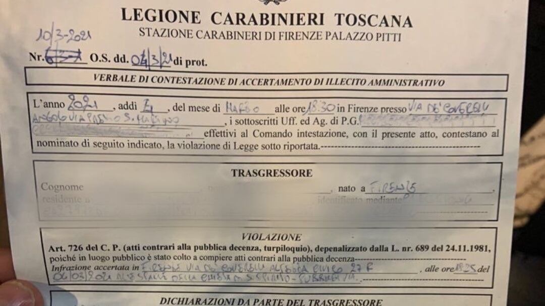 Sorpreso a fare pipì in strada: maxi multa di 3mila euro