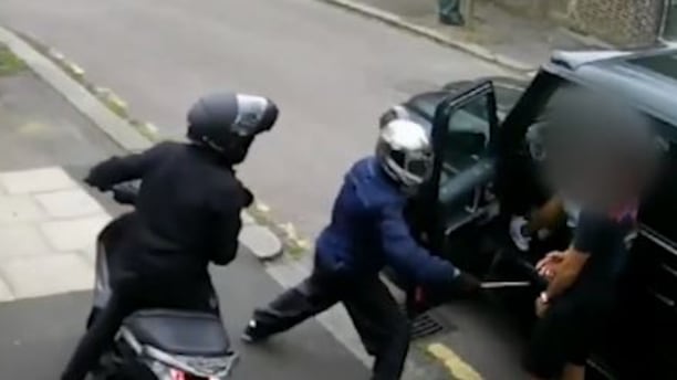 Aggressione Kolasinac e Ozil: la polizia ha identificato il secondo rapinatore