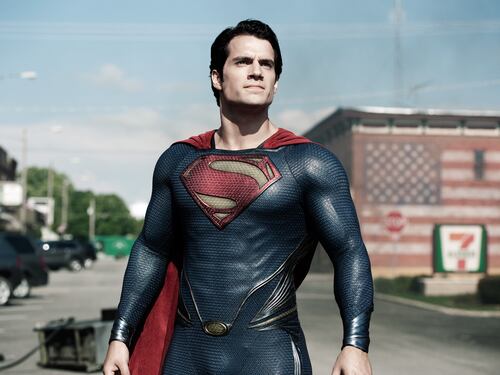 Ecco l'uomo d'acciaio Superman così cupo da sembrare Batman