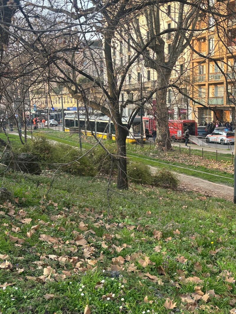 Tram deragliato, le foto dei feriti 16