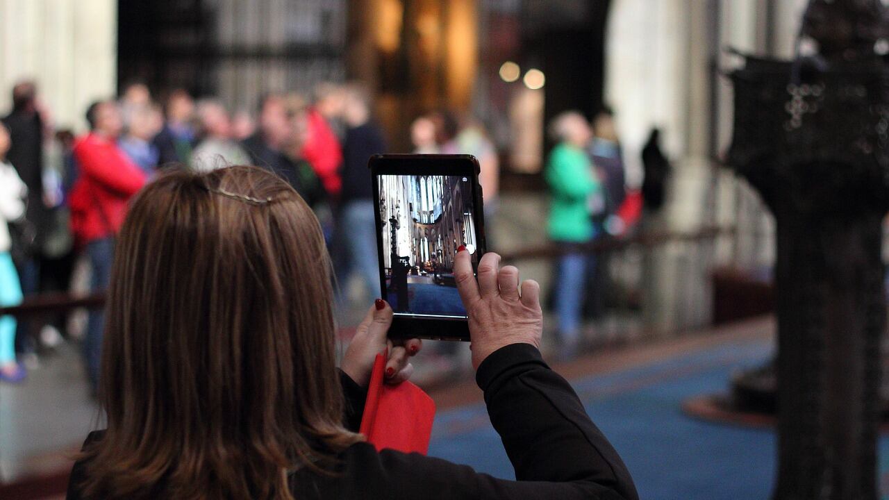 Estate 2025: ecco dove scattare un selfie è vietato (e quali sono gli altri provvedimenti)