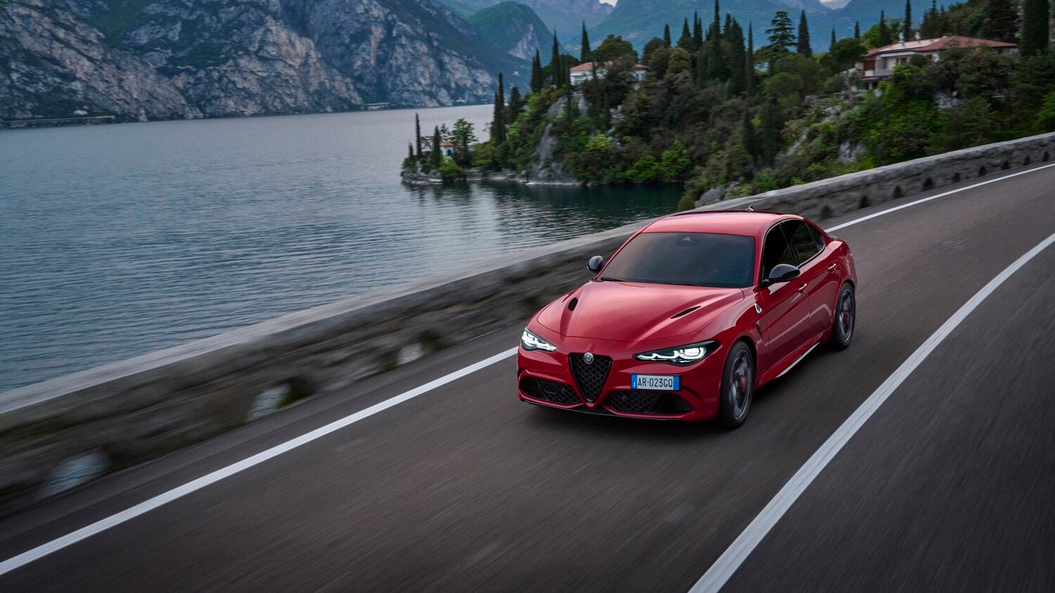 Alfa Romeo Giulia Quadrifoglio 2023: la prova su strada e in pista del restyling con 520 CV