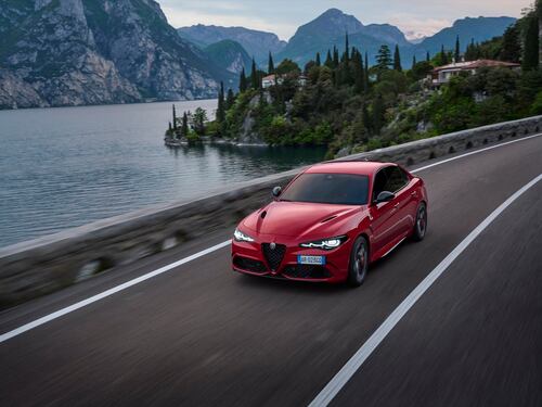 Alfa Romeo Giulia Quadrifoglio 2023: la prova su strada e in pista del restyling con 520 CV