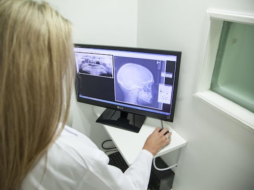 Scambiano le biopsie e gli tolgono la mandibola. Ma l'uomo non aveva alcun tumore