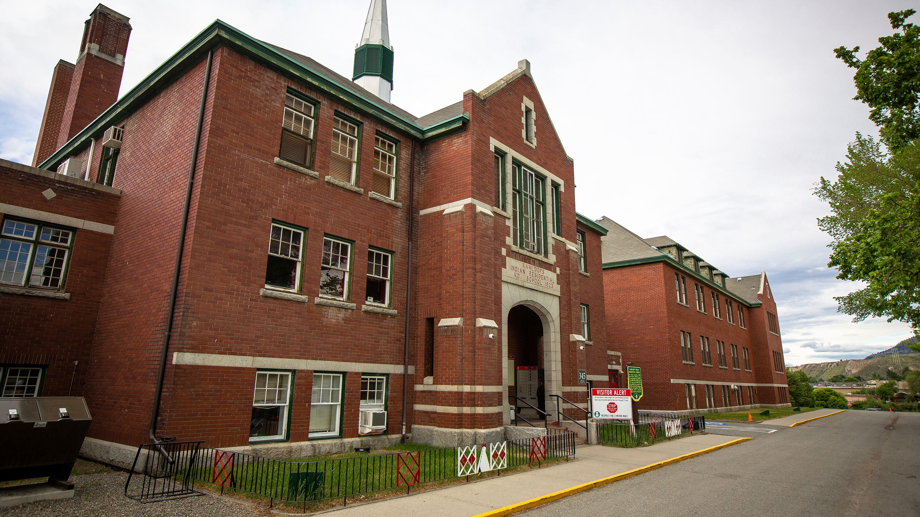 Scoperta choc in Canada. Resti di 215 bimbi nativi dalla scuola degli orrori