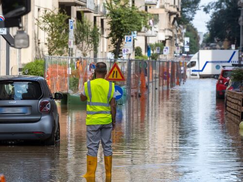 Perforata tubatura a Milano: residenti senza acqua e corrente