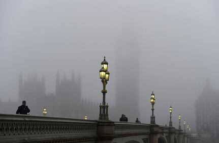 Londra torna vittoriana con la nebbia 10