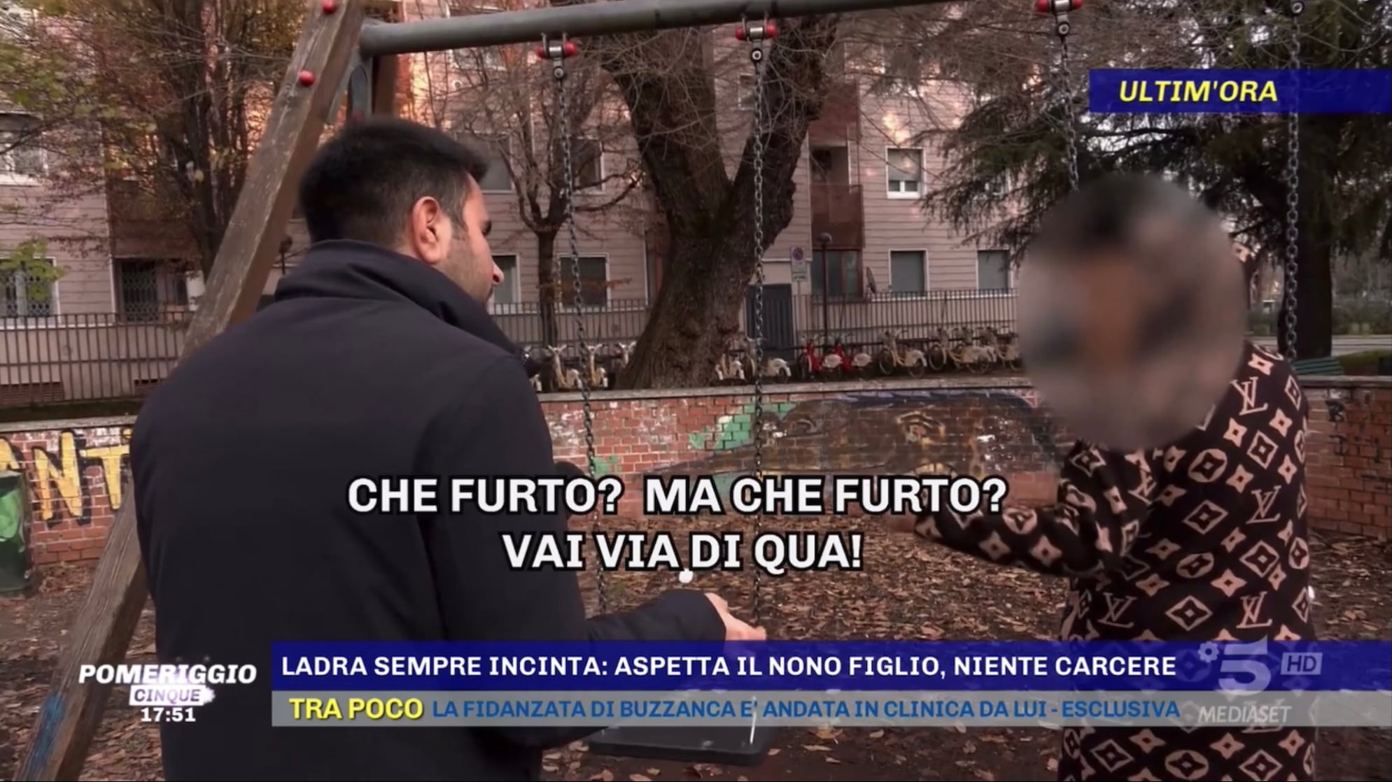 "Ma che furto, vai via...": la nomade incinta se la prende col giornalista