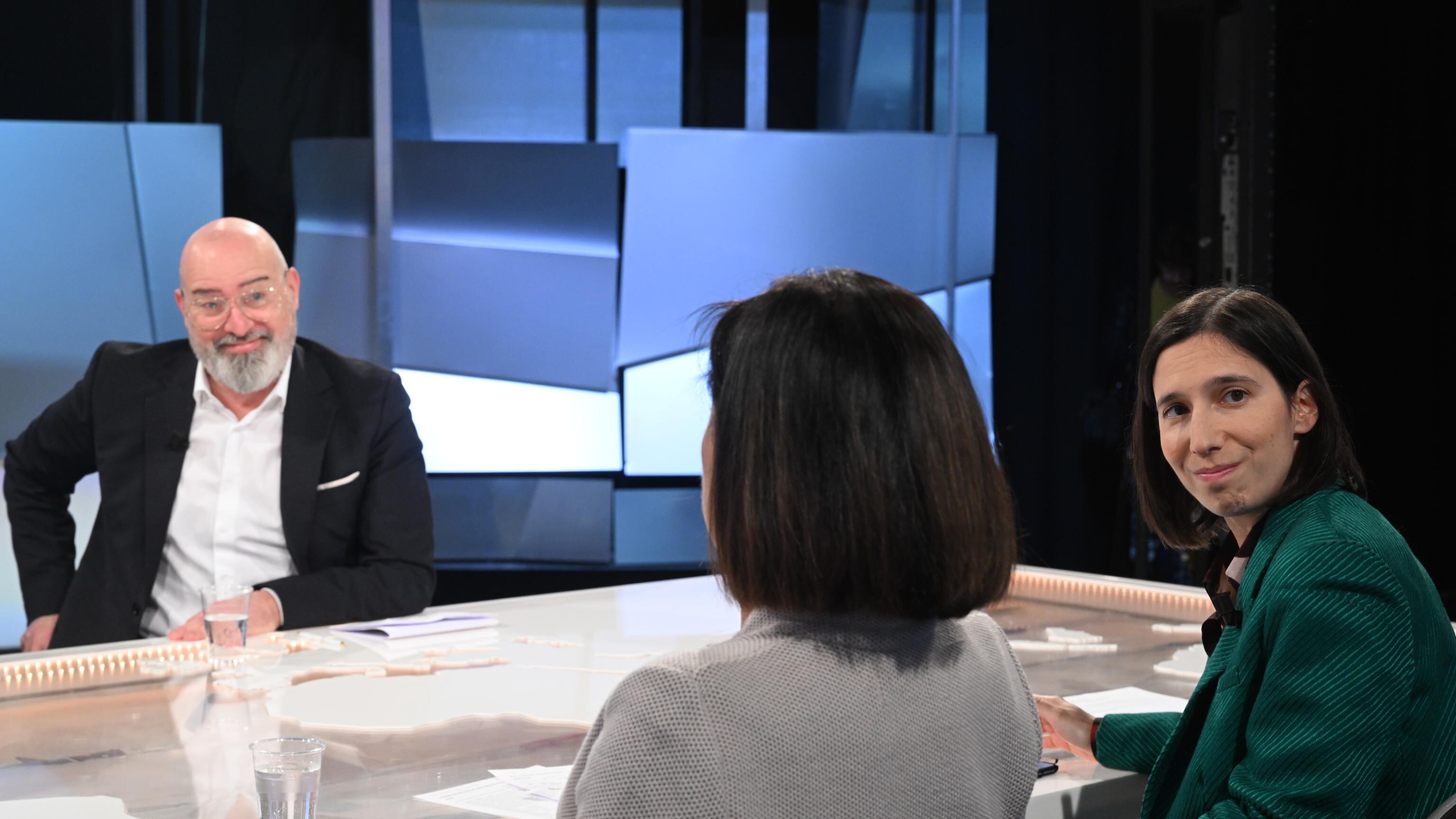 "Più a sinistra", "Non prendo lezioni". Botta e risposta tra Schlein e Bonaccini