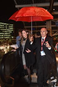 La Boschi con l'ombrellino rosso 6