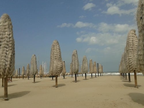 Chieti, somalo violenta un'anziana in spiaggia. Era entrato da clandestino in Italia