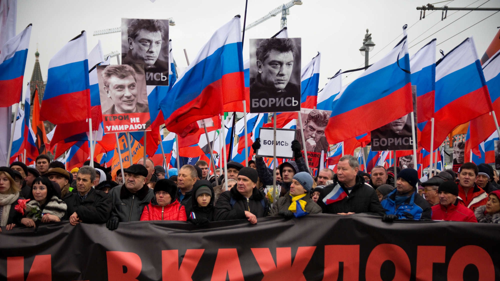 Nemtsov, la fidanzata: non ho visto i killer. Il politico sarà seppellito nel cimitero della Politkovskaya