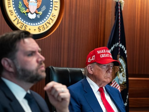 Trump manda in tilt destra e sinistra: cosa rivela il suo attacco