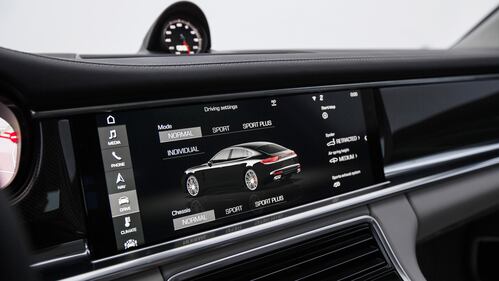 Le immagini della nuova Porsche Panamera 16