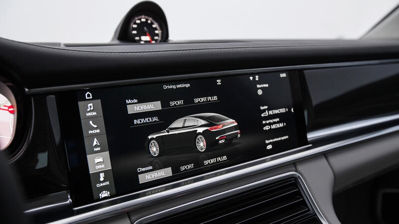 Le immagini della nuova Porsche Panamera 16