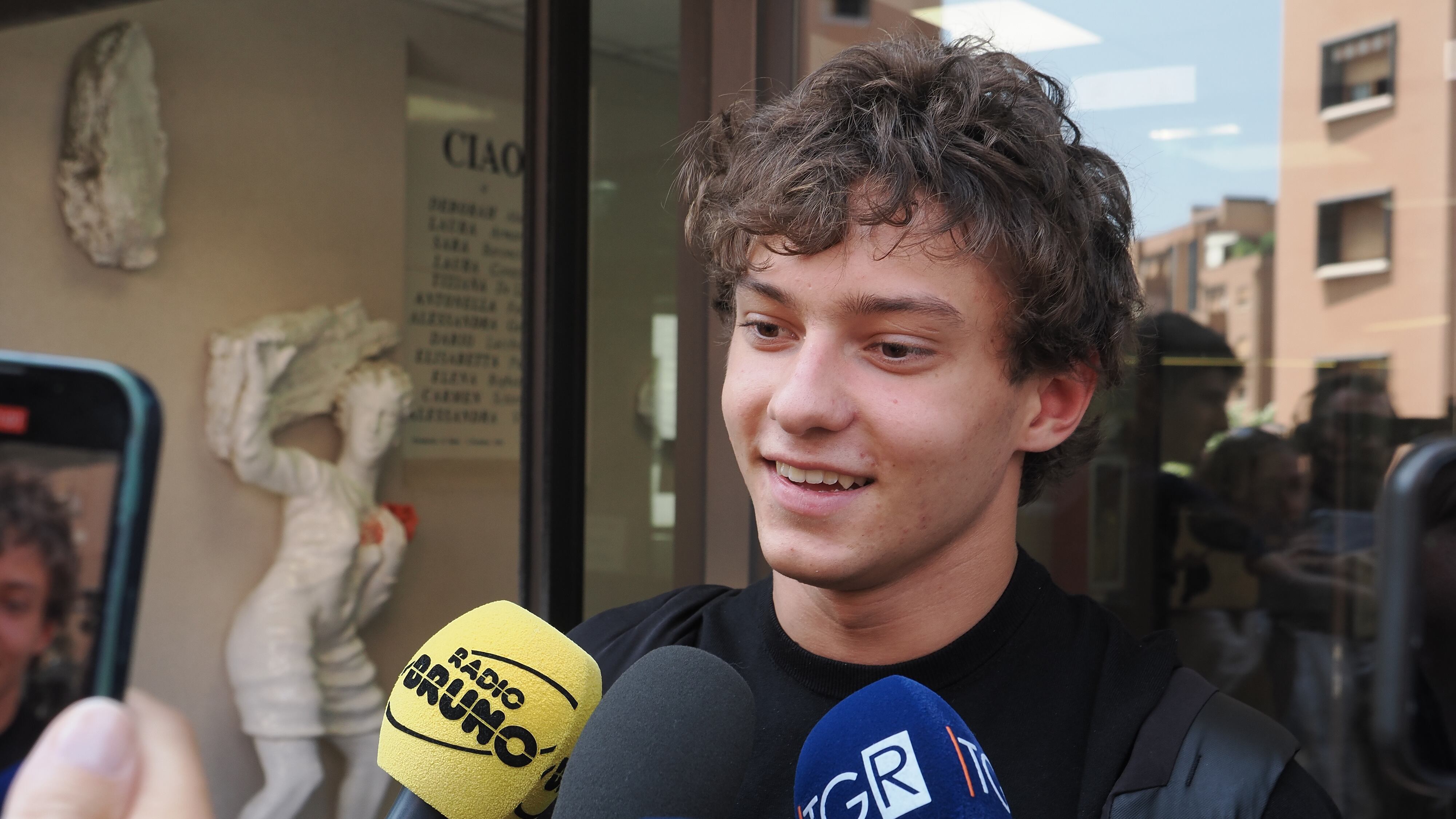 Kimi Antonelli, primo giorno di maturità: "Ho scelto la traccia sul rispetto, mi ha permesso di collegarmi allo sport". Le parole del pilota di F1