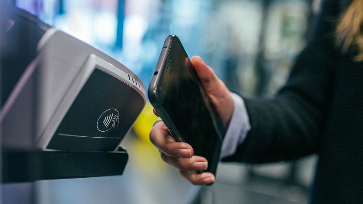 Pos obbligatori, scattano le multe. Ma la legge ha più di una falla