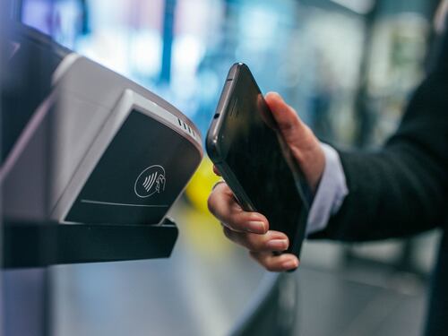 Pos obbligatori, scattano le multe. Ma la legge ha più di una falla
