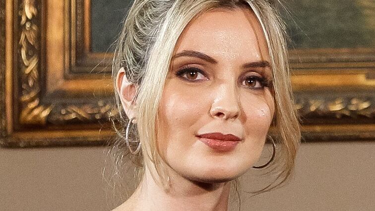 Brasile, la first lady si tuffa in acqua e salva il cane