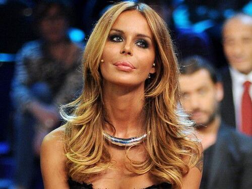 Nina Moric ironica su Facebook: si riferisce a Belen Rodriguez?