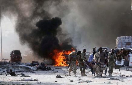 Mogadiscio, esplode un'autobomba: più di 200 vittime 17
