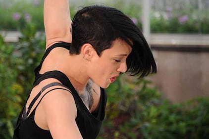 Asia Argento sexy in bikini a righe 24