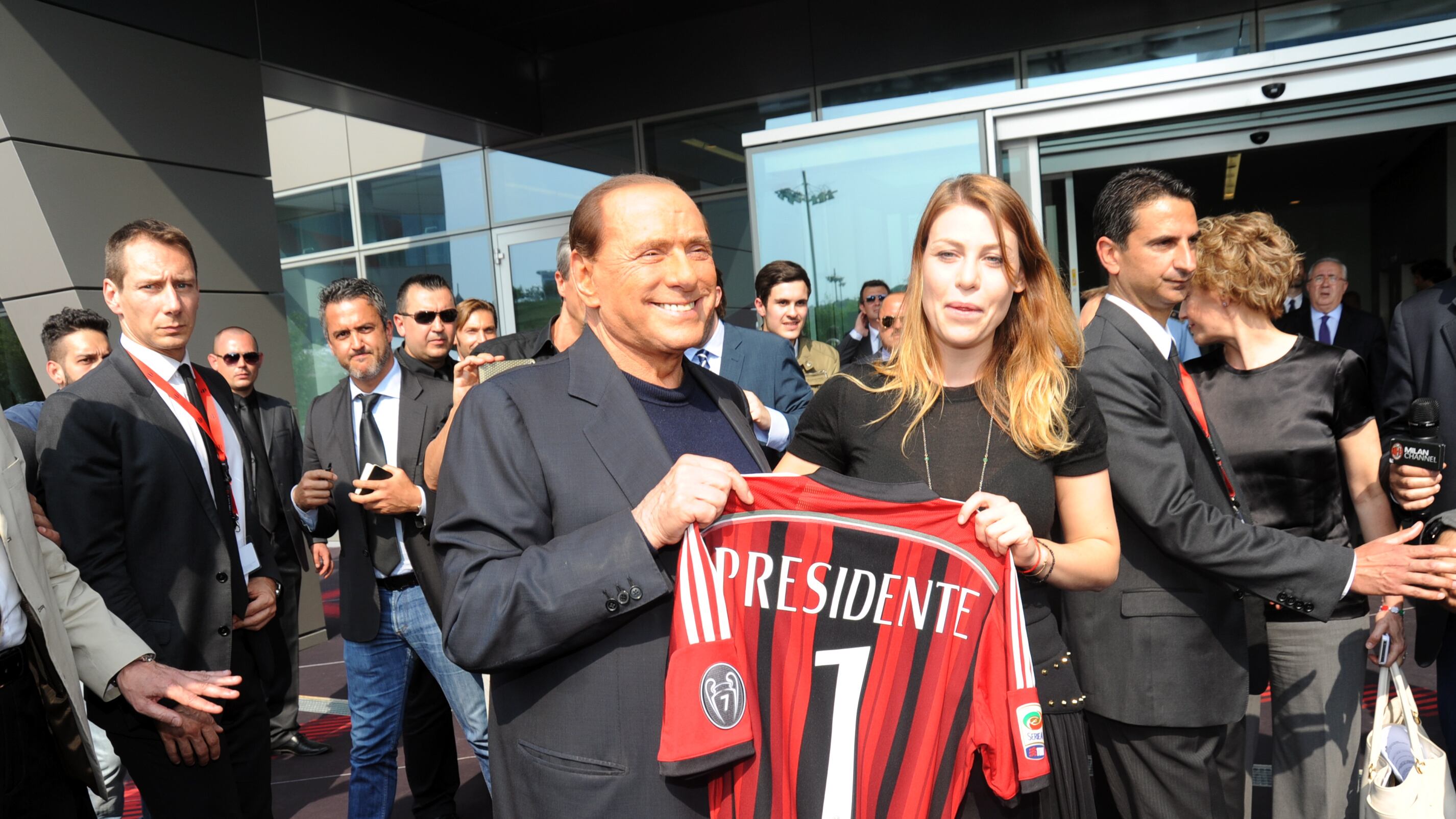 Berlusconi dipinge il Milan "Forte, giovane e italiano"