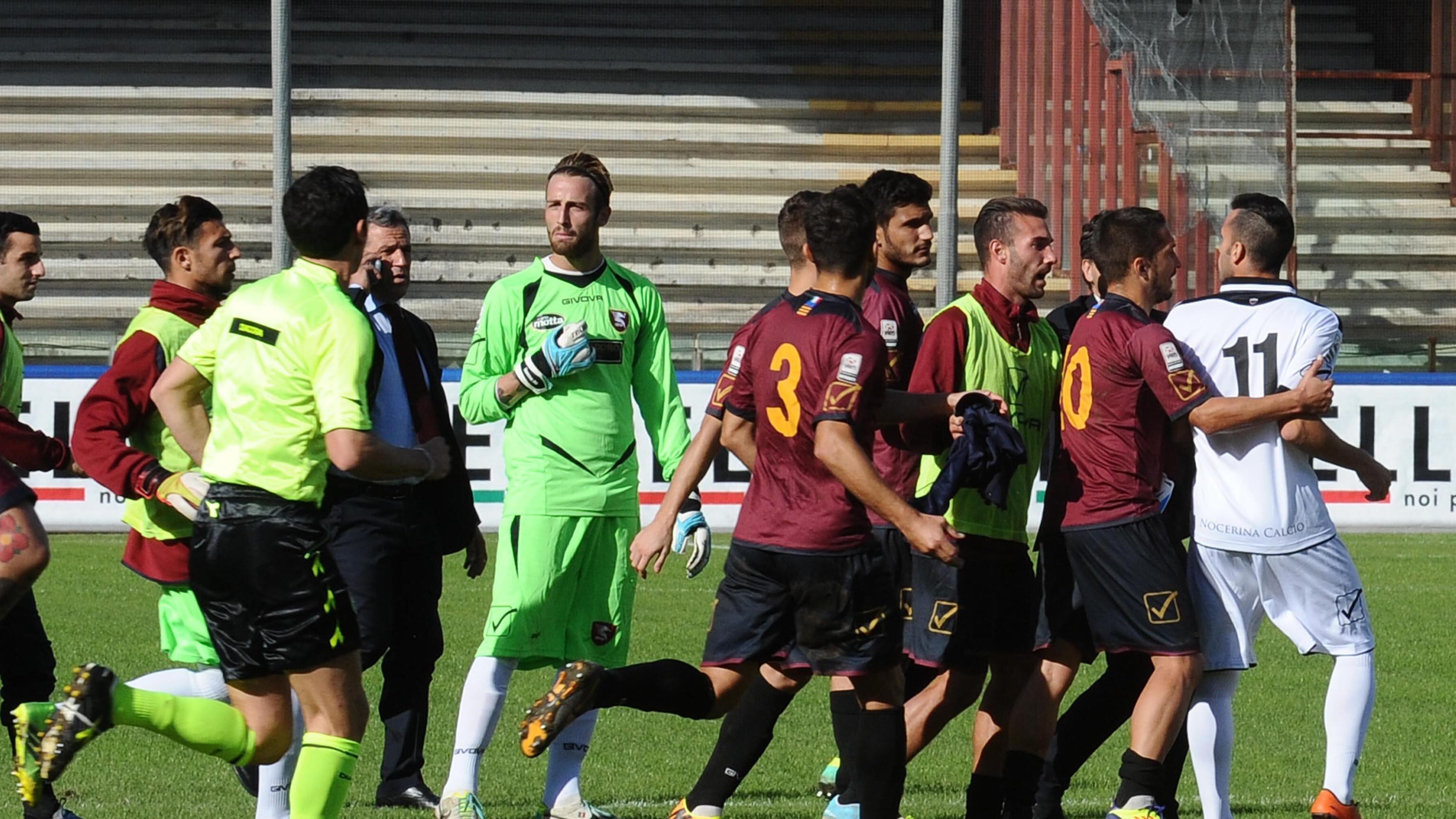Dopo il derby della vergogna Nocerina sconfitta 3-0 a tavolino