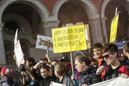 Manifestazione contro il governo: slogan e striscioni degli studenti di Torino 7