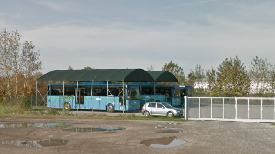 Brescia, devasta bus, poi attacca autista e militare: maliano libero